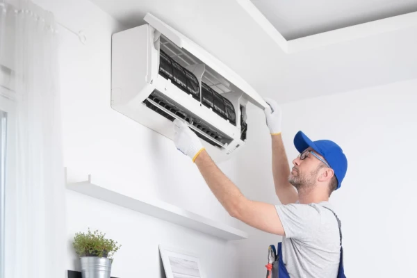 A technician fixing a split AC unit from Cristal Air Conditioning in Leander, TX A technician fixing a split AC unit from Cristal Air Conditioning in Leander, TX